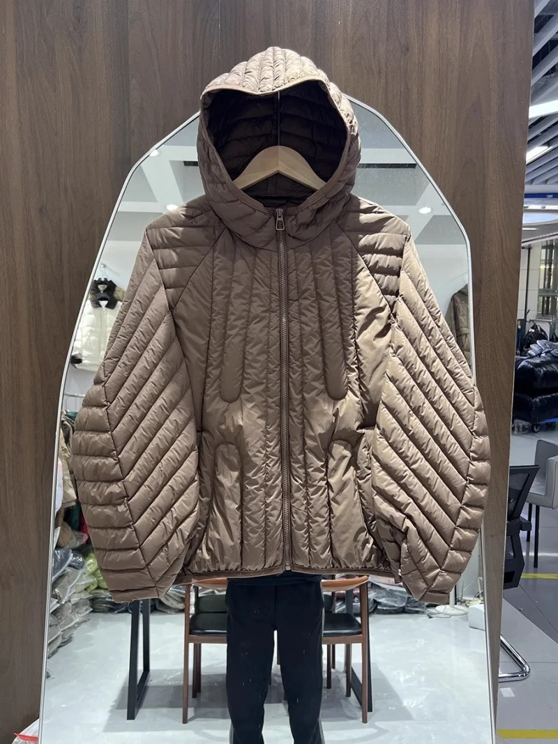 2025 秋冬新作特大ゆったり軽量ダウンジャケット女性のファッションフード付きホワイトダックダウンコート w1095