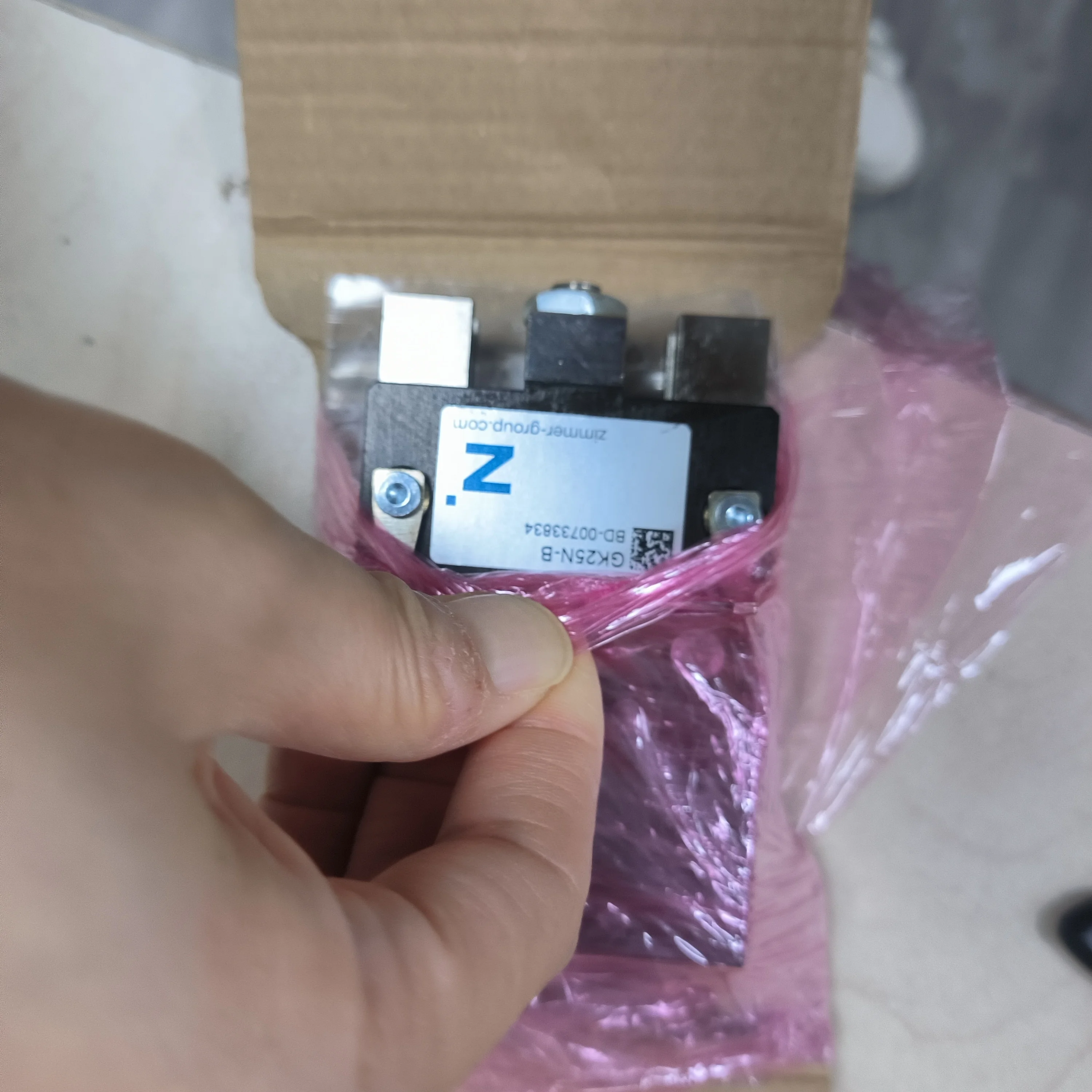 

Angle gripper GK25N-B finger pneumatic gripper cylinder GK15N-B GK20N-B sensor