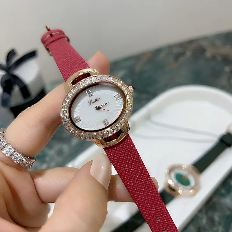 

Luxury Fashion Women Watches Shining Dial Design Qualities Ladies Quartz Wristwatches Rose Gold Diamond Leather Clock Gifts