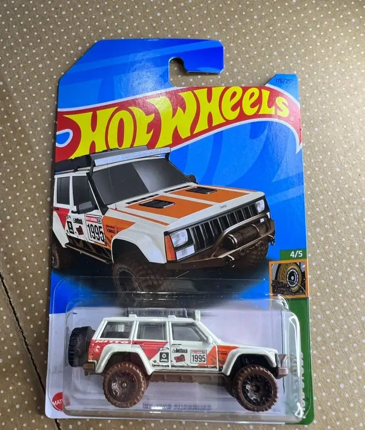 Hot Wheels 1:64  jeep cherokee wrangler cj-7 land ciurser 80 nissan patrol Collection of die-cast alloy trolley model ornaments