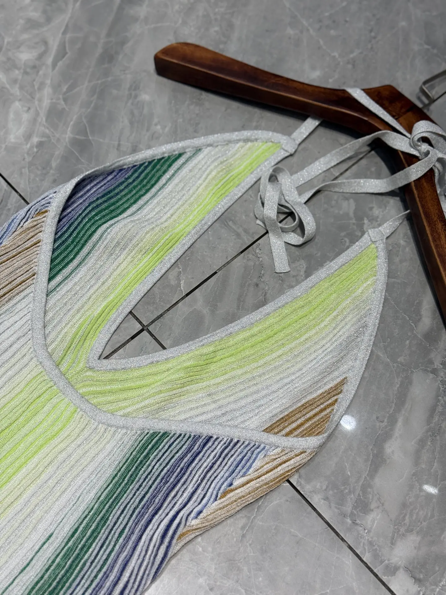 ผู้หญิงเมทัลลิคลายSequinedถักRobe 2025 ใหม่Halter VคอBacklessแขนกุดแฟชั่นSlimชุดยาว