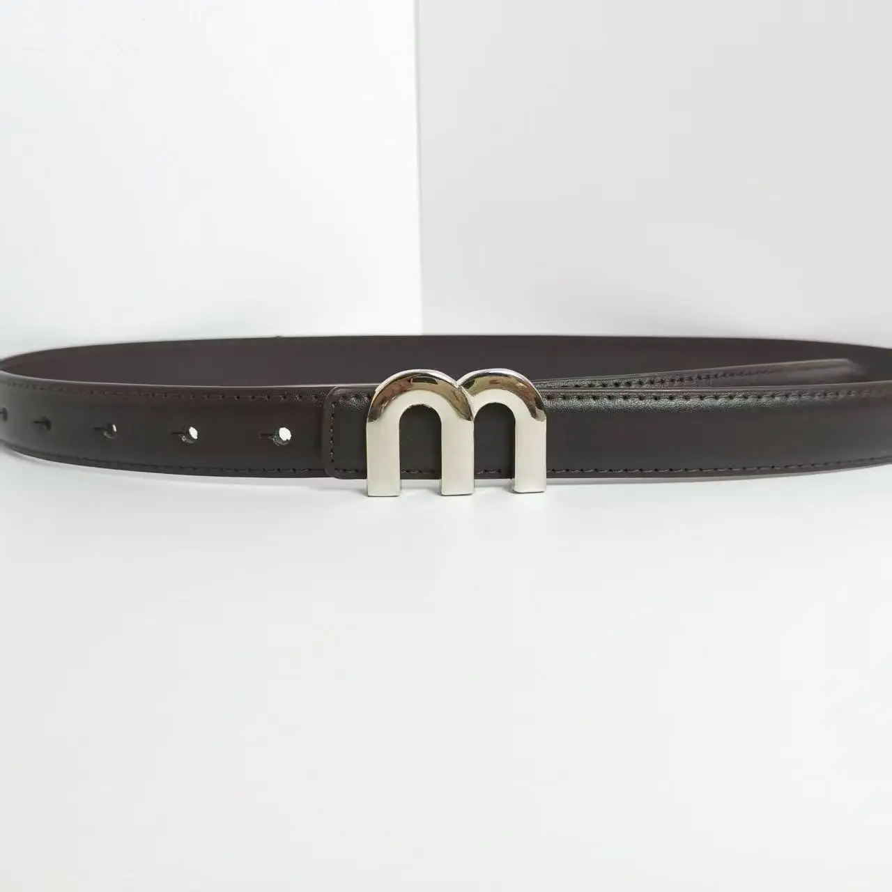 Damengürtel M. Hochwertige Silberschnalle, ideal passend zu Kleidern und Jeans, Damengürtel