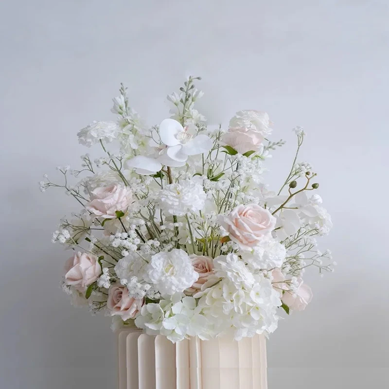 فاخر الأبيض الوردي الممر الطابق الأزهار ترتيب الزفاف خلفية صفير الورد السحلية الطفل التنفس ديكور زهرة صف الطرف المورد