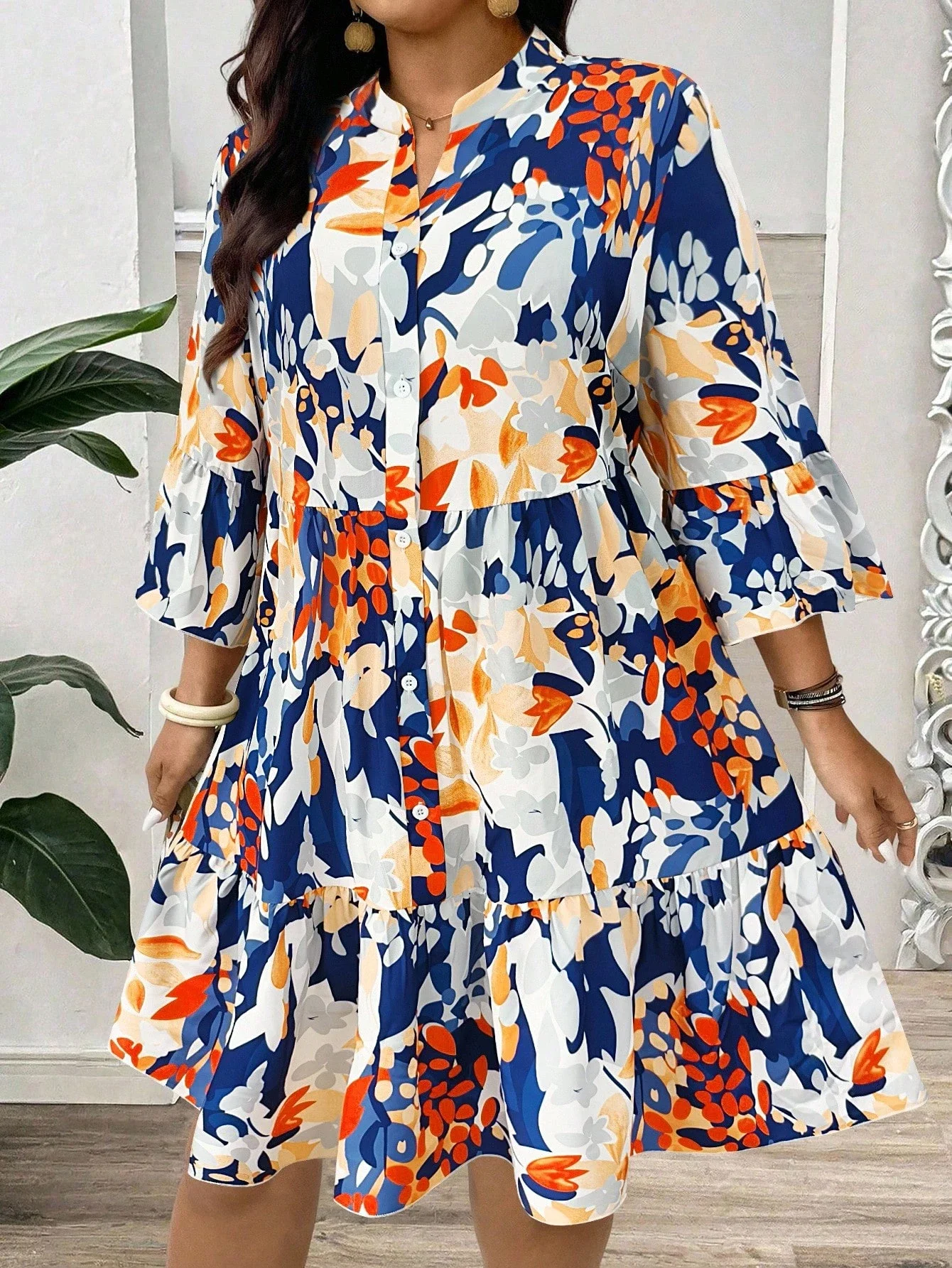 

Повседневное платье с цветочным принтом, на пуговицах спереди, с воротником и оборками по низу