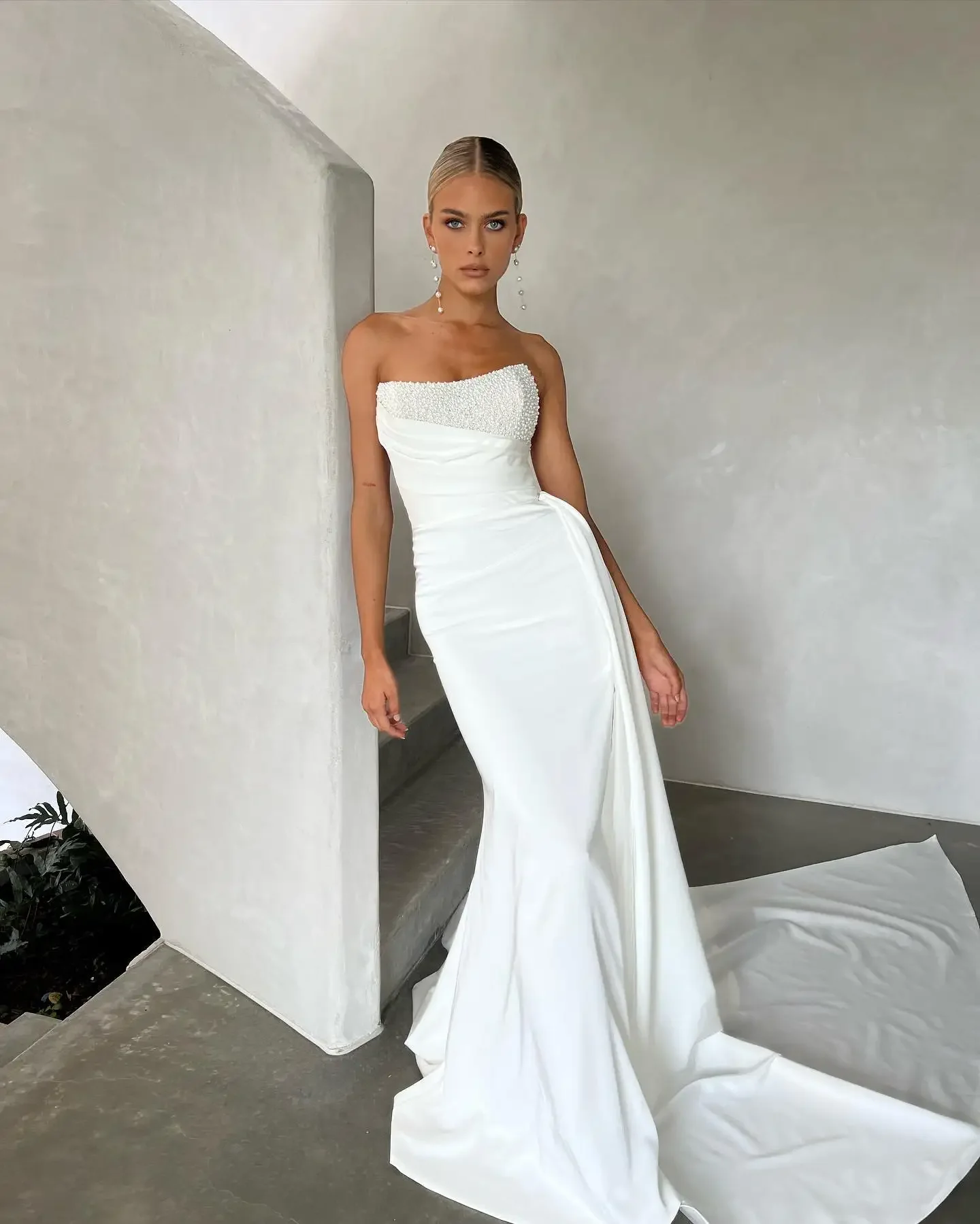 

Stunning Beaded Strapless Mermaid Wedding Dresses Long Train ridal Gown