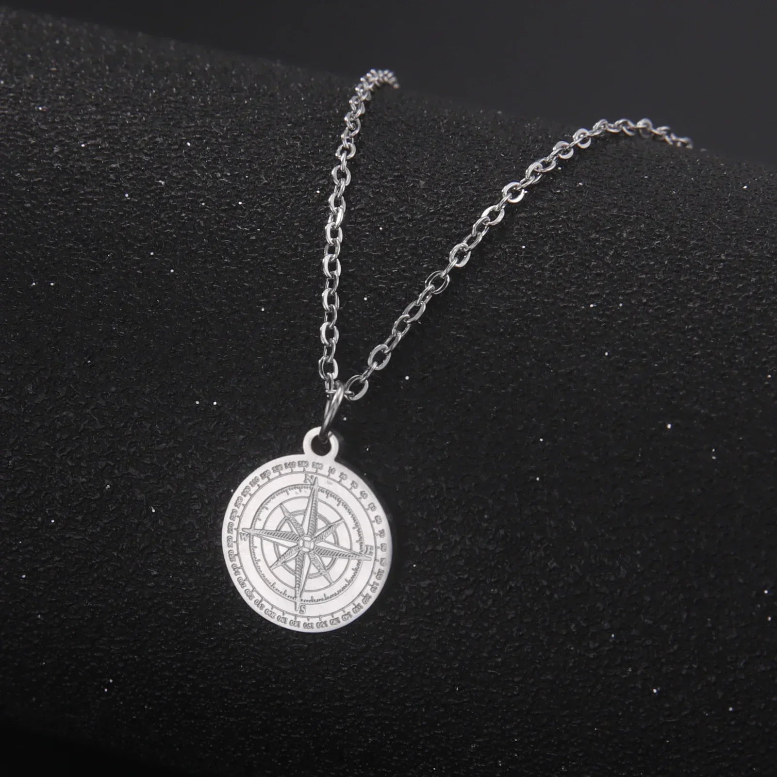 Compass Round Pendant Stainless Steel Necklace Women's and Men's Hip Hop North Star Sailing Travel Jewelry Gift 2024 New