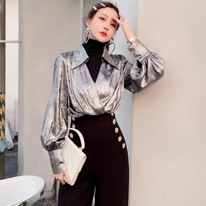 

Elegant V-Neck Long Sleeve Shirt Women's Fashion Sensation Fake Two-Piece Set Inner Wear Stylish Hong Kong Style Autumn Winte...