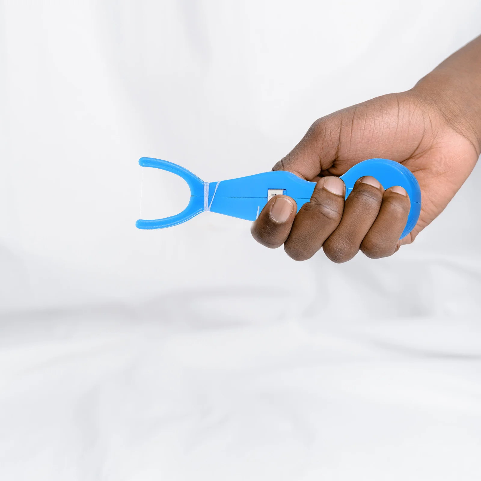 

2 pcs Dental Floss Picks Ultra Thin Silky Wire Comfort Grip Non-Slip Handle Easy Back Teeth Access Freshens Breath Plaque