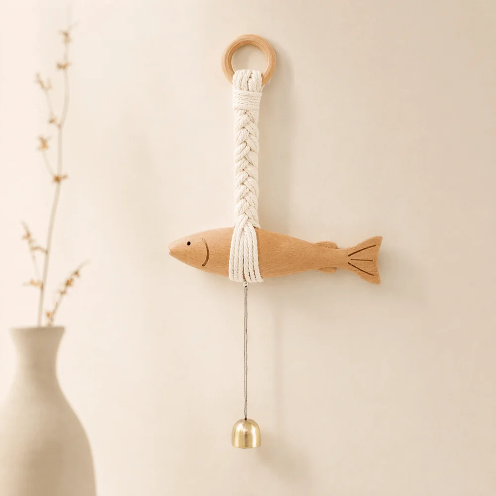 Decorative 16.54in Wooden Fish Pendant Hangable Design Coastal Style Wood Fish Decors with Bell Wall Decors Beach Theme