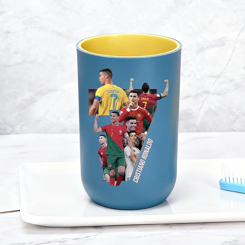 CR7 Zahnbürstenhalter Anime Fußballstar Ronaldos Plastik-Mundspülbecher Lässiger Badezimmer-Zahnglas-Wasserbecher Geschenk für Jungen und Mädchen – Detail 6