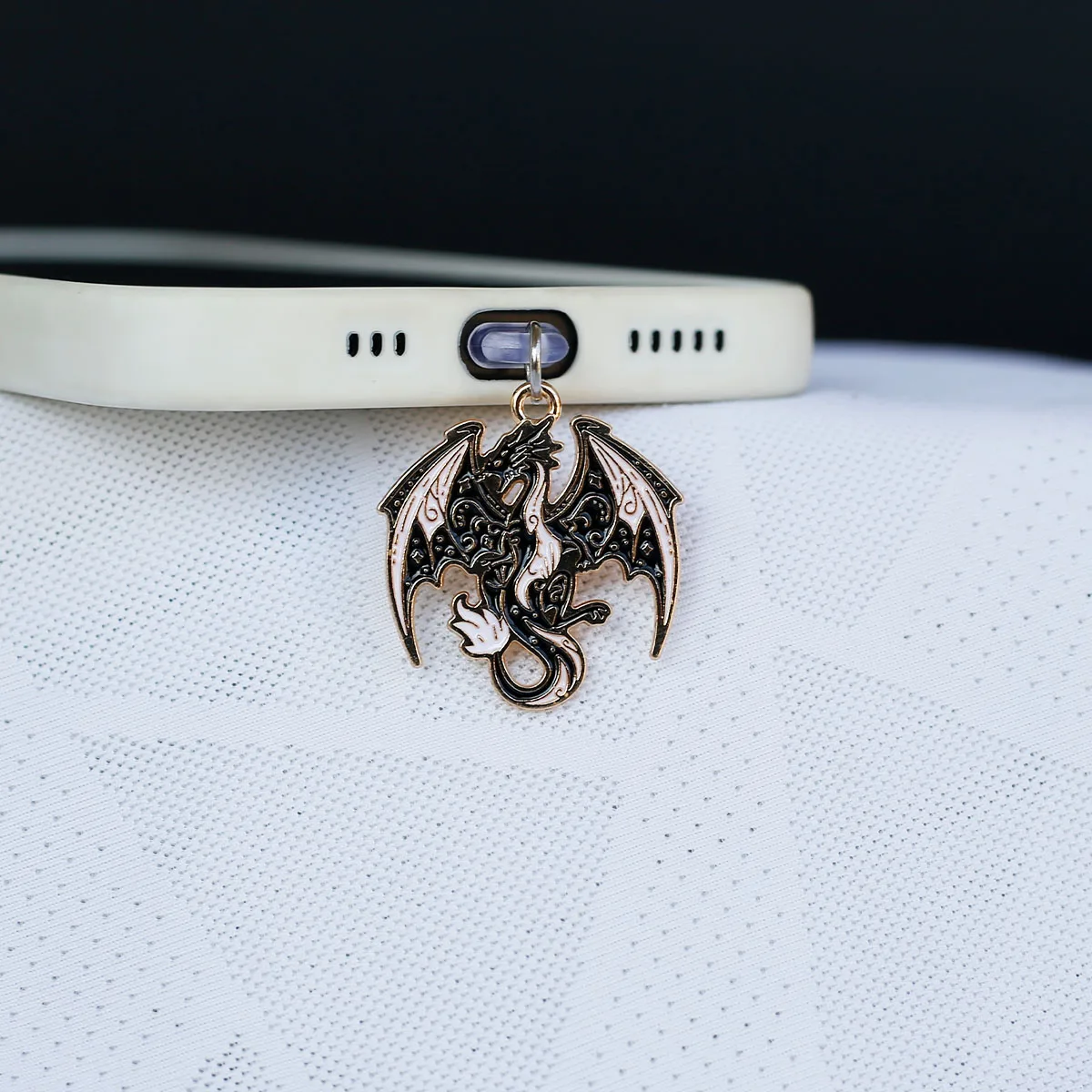 Paduan Naga Terbang Ponsel Debu Plug Liontin Aksesoris Dekorasi untuk Iphone Port Tipe-c Liontin Membawa Lanyard Mencegah Kehilangan