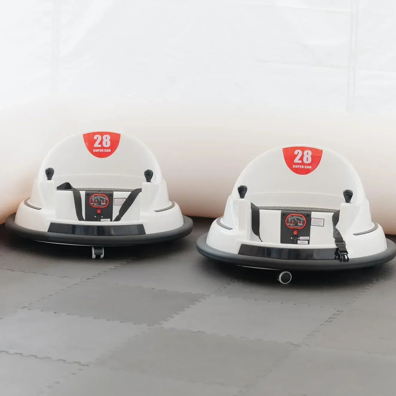 4 سيارات + 1 مسار سباق قابل للنفخ ملاهي سيارات ممتصة للصدمات كهربائية للأطفال في الهواء الطلق التحكم عن بعد DC12V أطفال ركوب على السيارة #6