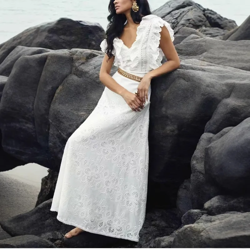 أنيقة الدانتيل والتطريز تنورة مجموعة امرأة 2025 أنيق جودة عالية الأبيض الجوف خارج Ruched أعلى عالية الخصر تنورة طويلة 2 قطعة مجموعة