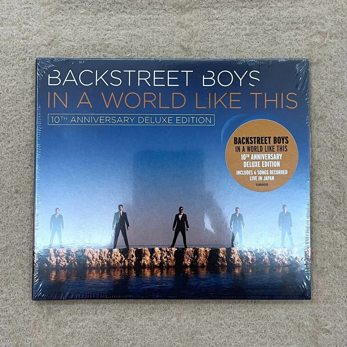 

Backstreet Boys in A World Like This CD — издание до 10-летия — вневременные поп-гармонии и ностальгические вибрации для фанатов