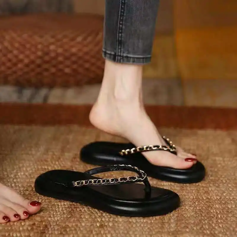 

2026 Summer fashion flip-flops stylish versatile with soft slip-resistant soles perfect for use on the beach or at the seaside