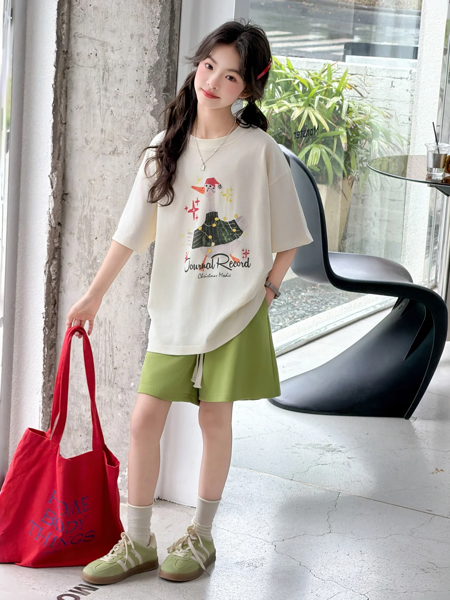 女の子夏カジュアルコットンtシャツセット漫画プリントルーズフィット半袖五分丈パンツツーピーススーツ6-7歳向け