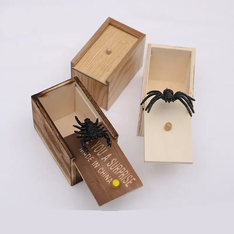 10pcs/lot 6pxs Wooden Prank Spider Scare Gift Case with spider Girl Scared Scream Joke Lifelike Funny Surprise Box Gag Toys