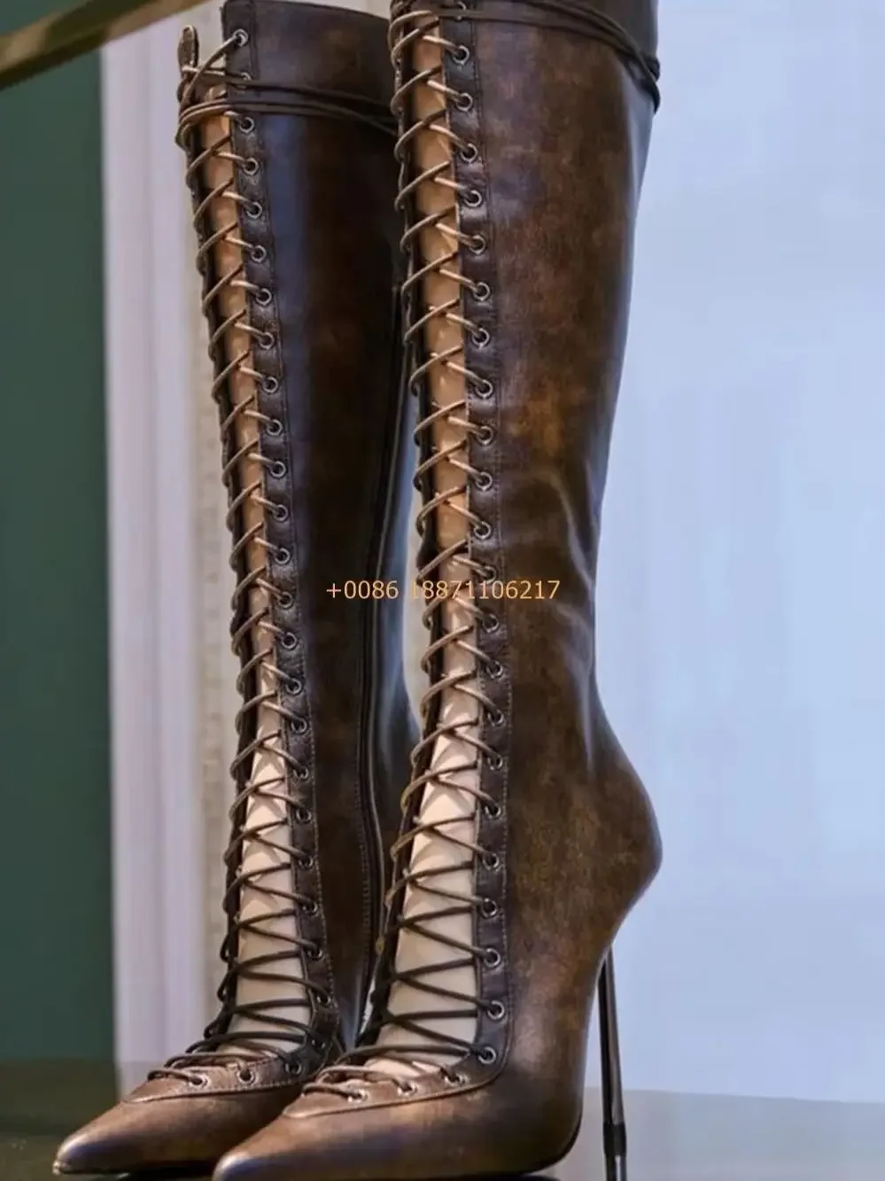 

Женские джинсовые ботинки с острым носком, новинка 2024, черные/синие пикантные уличные ботинки с перекрестным кружевом, металлические ботинки на шпильке, модные женские ботинки на молнии