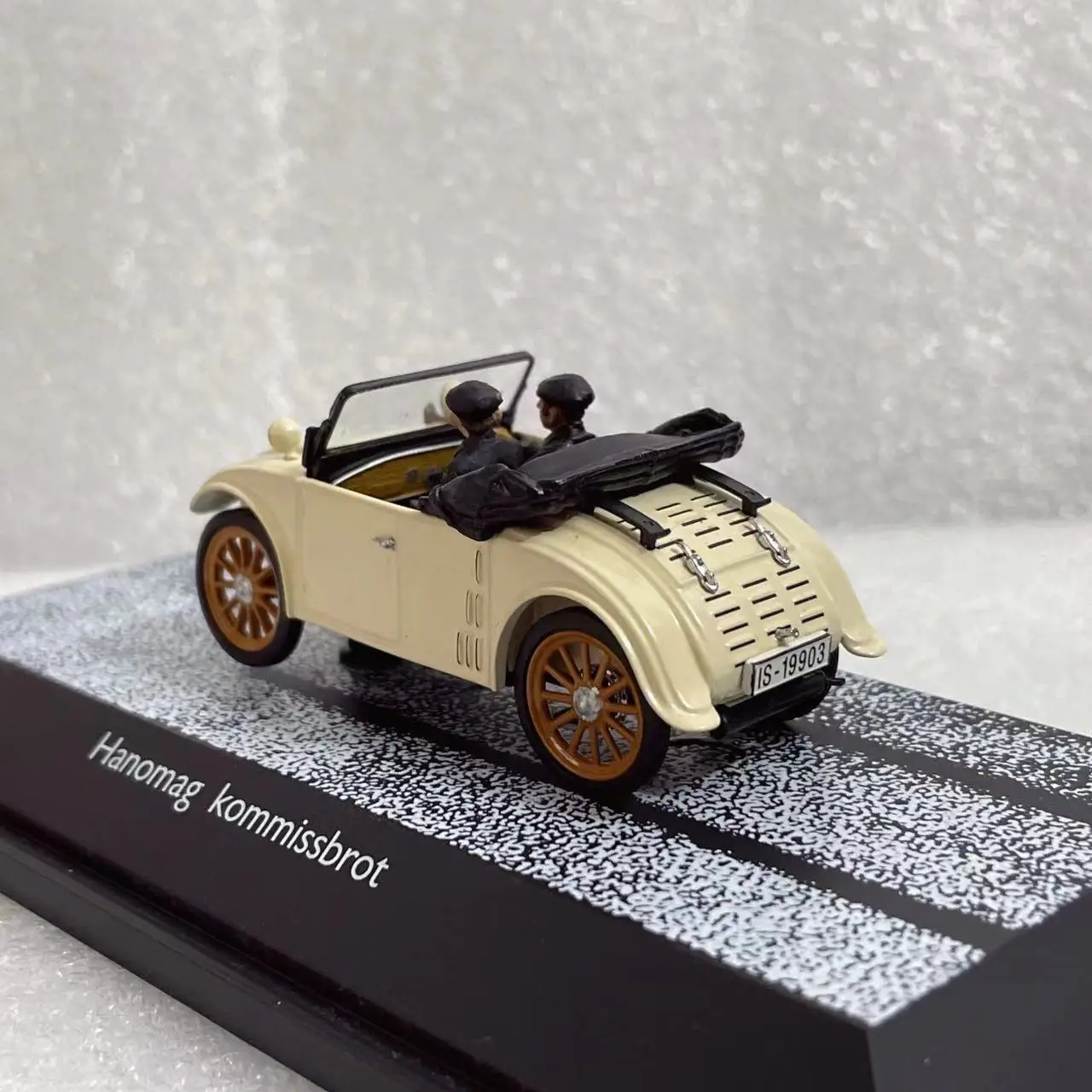 1:43 Scale Hanomag Kommissbrot 1924-1928 Military Van Classic Convertible Vintage Car Model Hobby Boy Toy With Defects