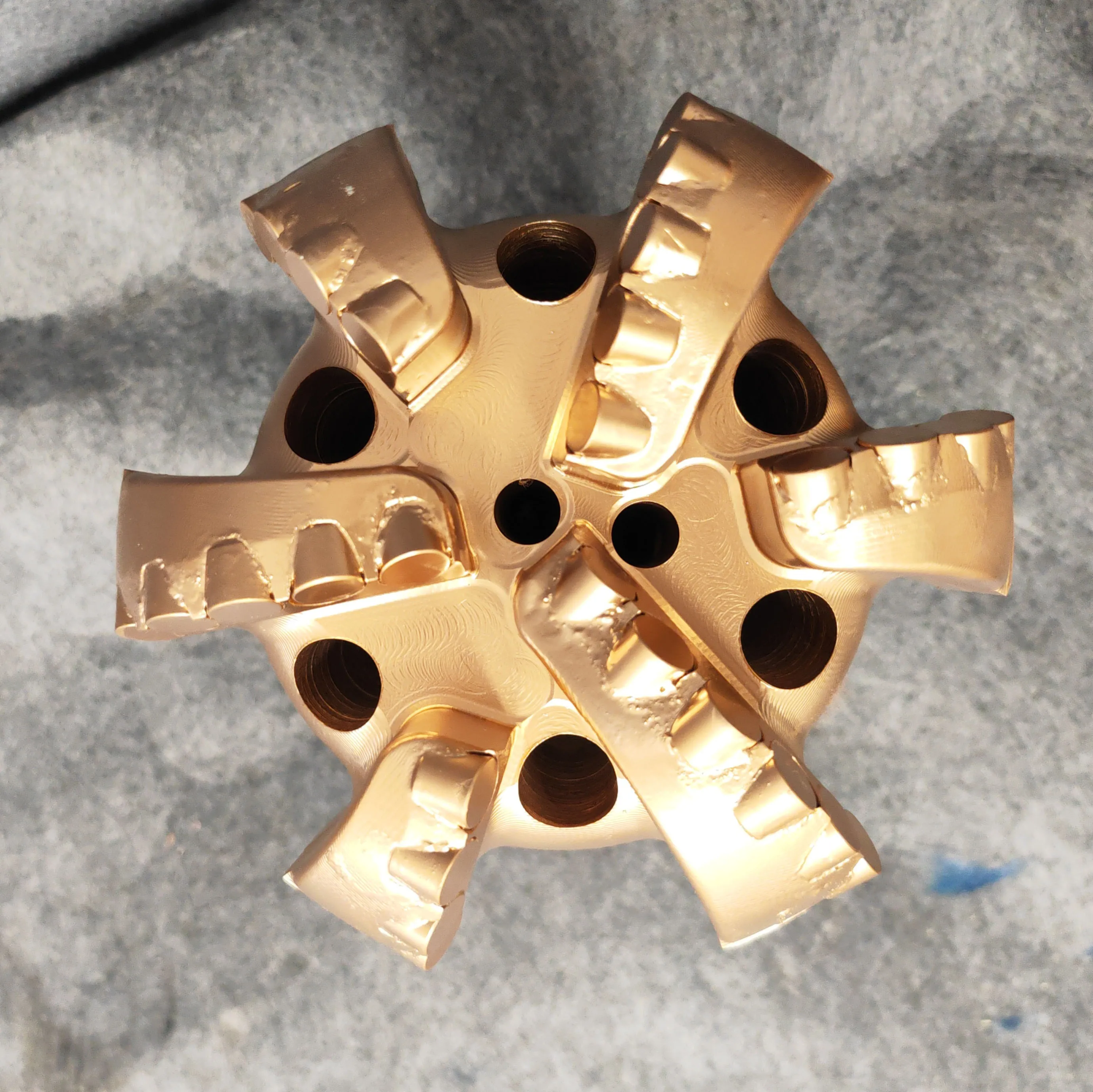 Wiertło do skał o wysokiej wydajności, wiertło do studni wodnych, wiertło do wiercenia w geotermicznych studniach i wiercenia w górnictwie