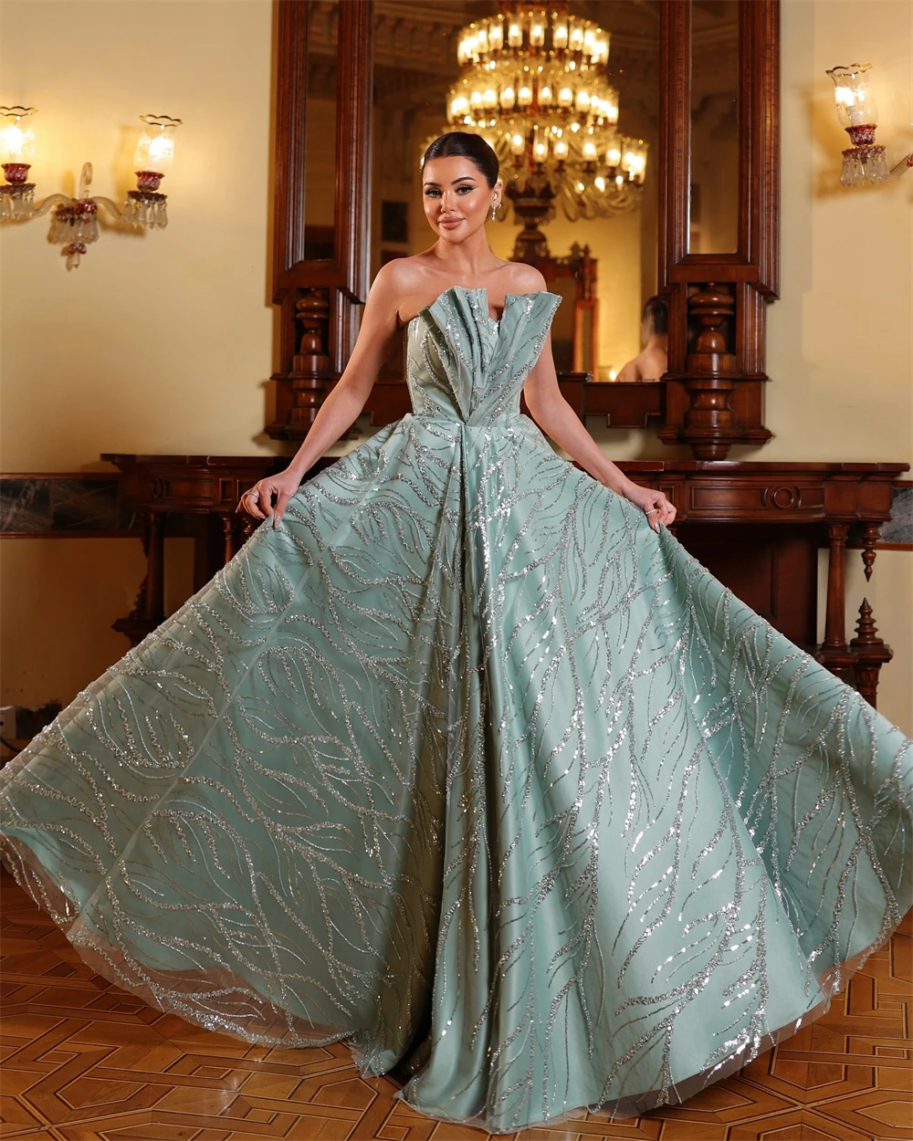 Maßgeschneiderte elegante Promi-Kleider aus Satin, bezaubernde trägerlose, ärmellose Abendkleider, exquisite Kleider für besondere Anlässe