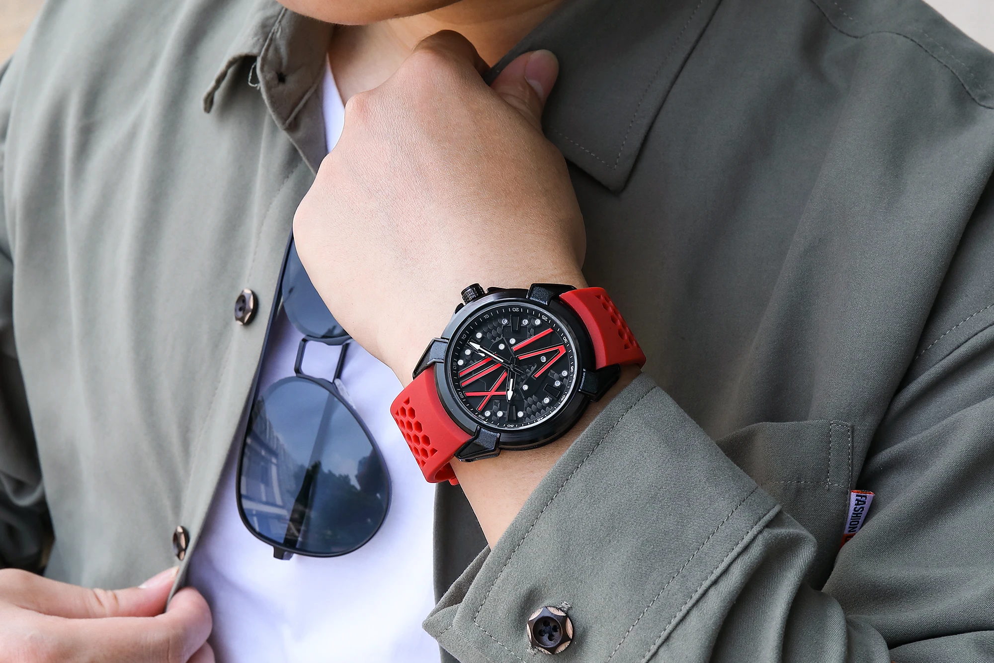 Ruimas นาฬิกาควอทซ์ผู้ชาย332นาฬิกาแฟชั่นเรืองแสงเท่สีแดงดำสายซิลิโคนสำหรับเป็นของขวัญ