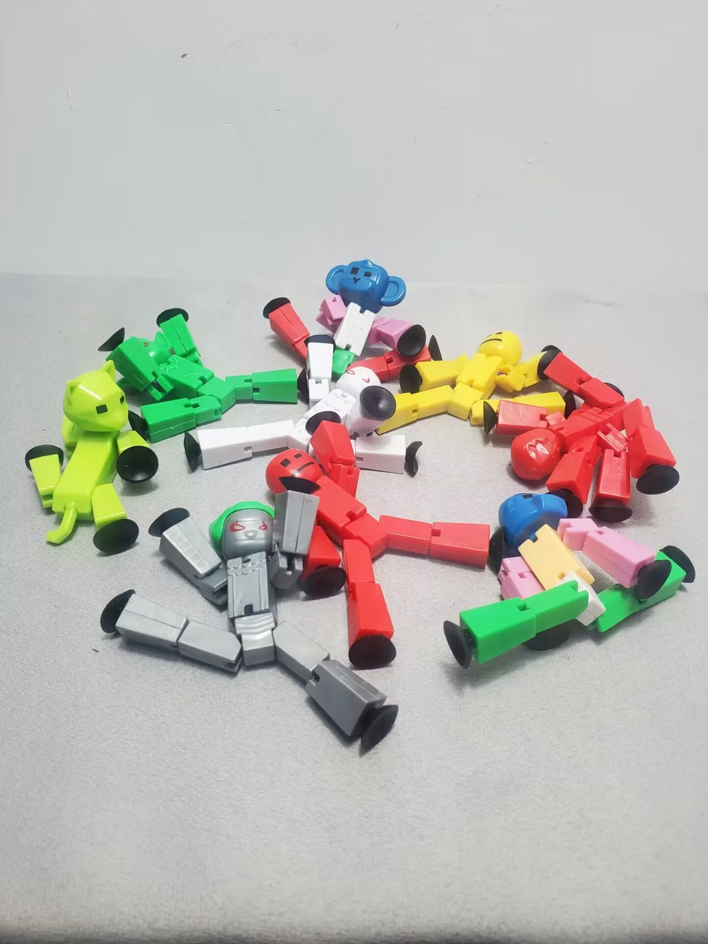 Can Choose 8cm Sticky Robot Action Toy Figures with Sucker Deformable Plastic Animals Figure Stikbot Toys