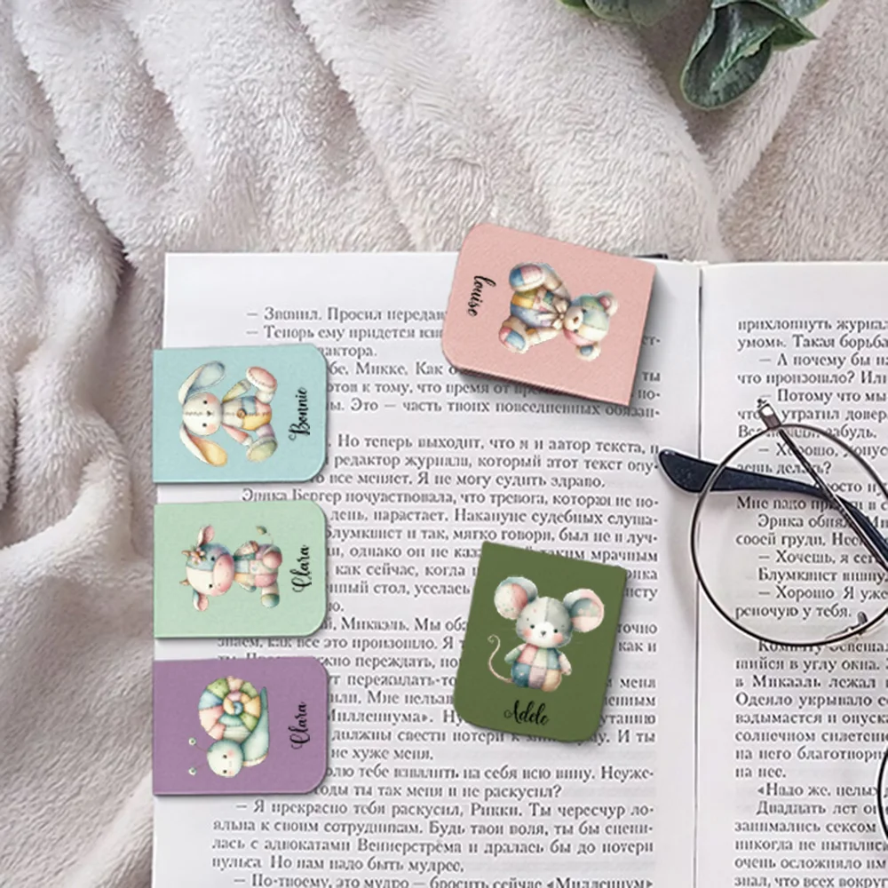 Marque-page avec nom avec jouet mignon, marque-page personnalisé en cuir avec fleur de naissance, marque-page magnétique personnalisé, cadeau d'anniversaire pour amoureux des livres, 1 pièce