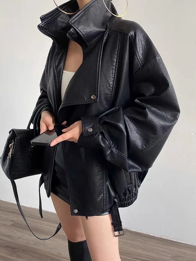 Cappotto sciolto in pelle PU con doppio colletto Jaet da donna Faionable Ele Sle Design coreano Autunno Inverno Nuovo cappotto Sle di Hong Kong