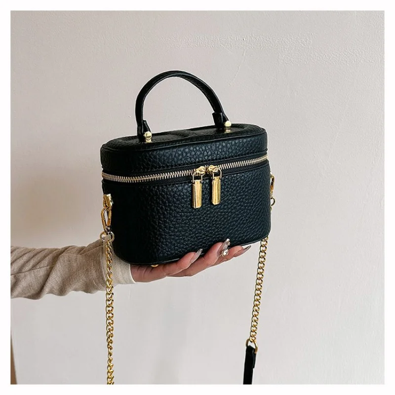 Fashionable Ladies Shoulder Bag Made Of Star-Patterned Leather Boasting Paris Style And Casual Vintage Refined Look​