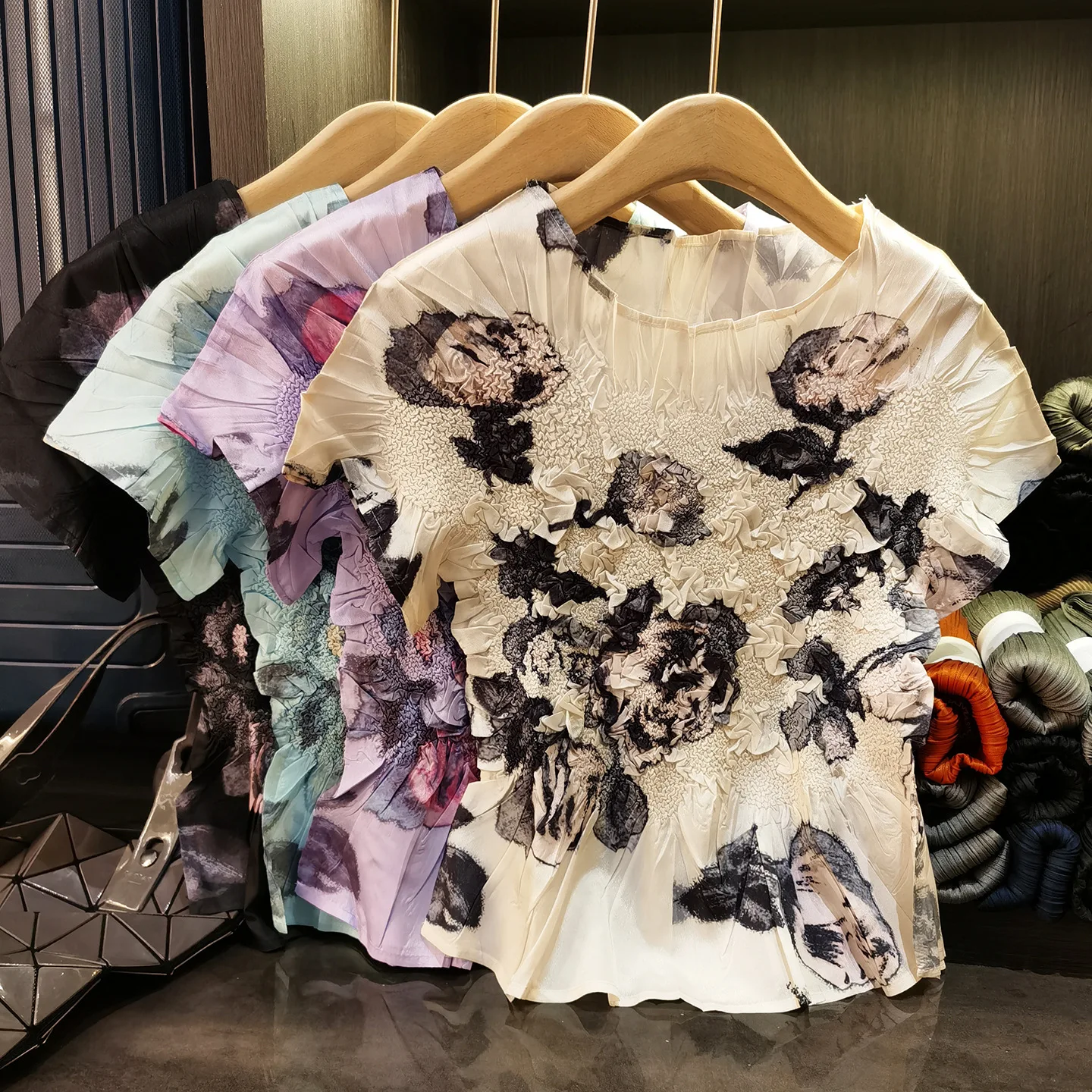 miyake-t-shirt-plisse-plisse-nouveau-premium-pli-design-sens-pli-elegant-rose-haut-imprime-ete-maigre-polyvalent-plis-t-shirt