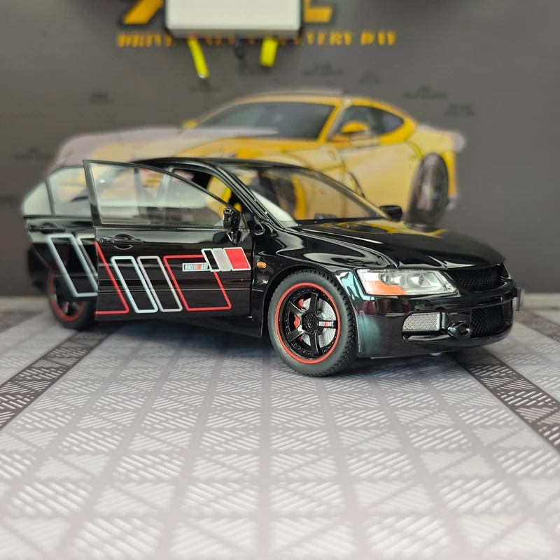 

Модель раллийного автомобиля Mitsubishi EVO 9-го поколения в масштабе 1:24, из сплава, с открывающимися дверями, капотом и багажником.