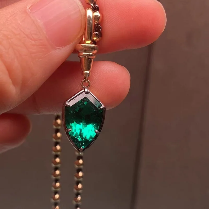 Ruif Custom Make 14k Gold about 3.4ct Lab Grown Emerald Pendant Necklace for Women Women Elegant Banquet Accessories