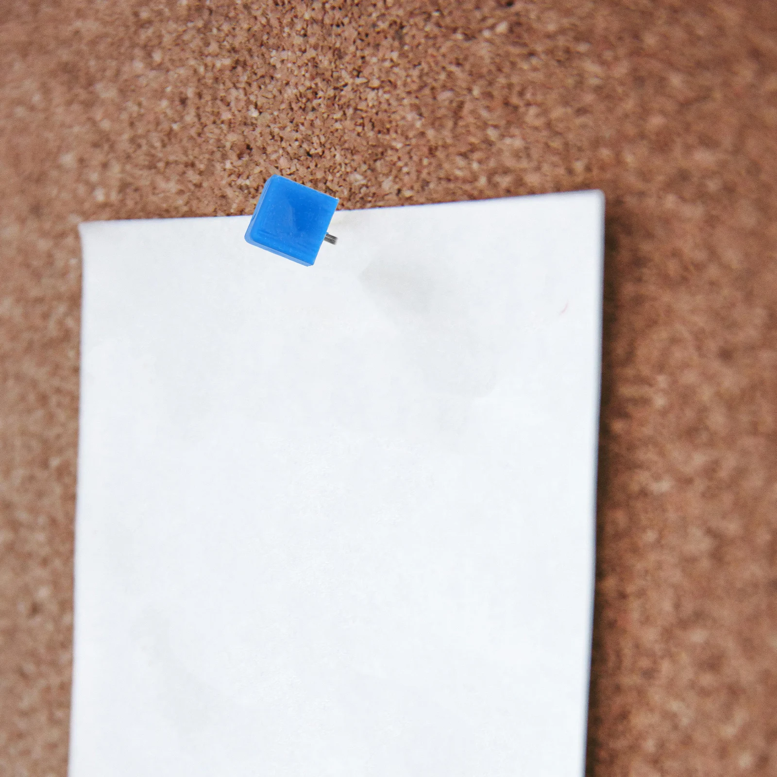 

100Pcs Colorful Square Push Pins Multi-Colored Map Tacks for Painting Office Use Bulletin Boards Cork Strips Plastic Push Pin