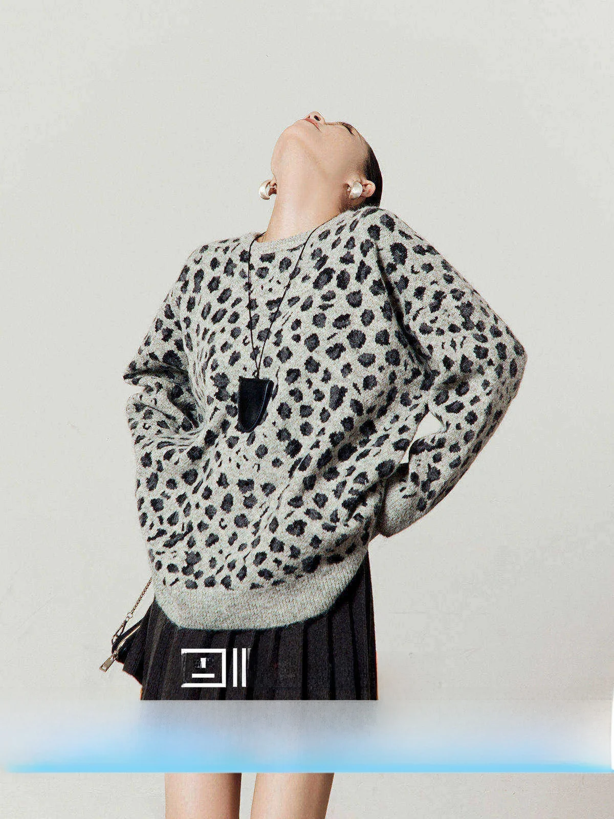 

Вязаный свитер женский, весна 2026, новинка, с леопардовым принтом и вышивкой, свободный крой, стройнящий, повседневный, вязаный топ