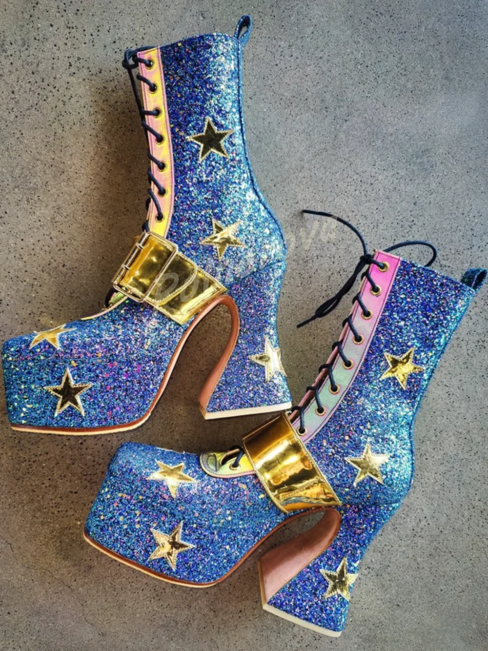 Botas de tacón alto con plataforma y purpurina azul para mujer, con parche de estrella dorada, correas con hebillas metálicas, estilo Y2K, con cordones negros y tacón de bloque.