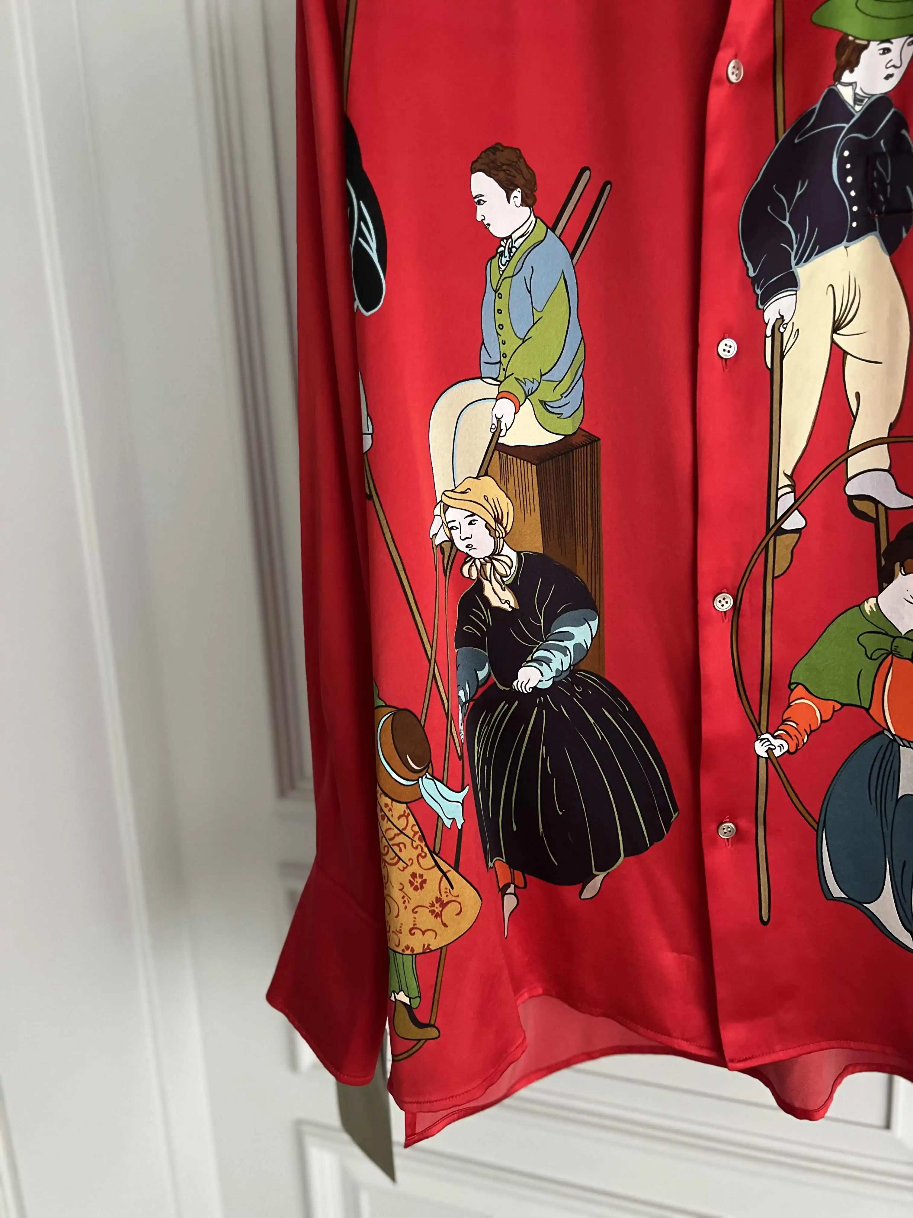 TOP-YAMAMOTO's original design, a red silk printed shirt for men from the Japanese Rokumikan