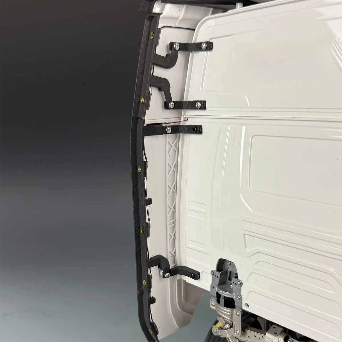 

Rear Spoiler with Lights for Tamiya 1/14 RC Truck Scania 770s Back Spoiler Lamp Bars 1:14 Tractor Trailer DIY Parts