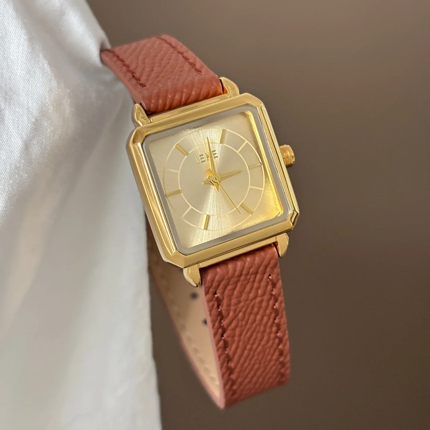 

Brown, large square-shaped steering wheel watch, elegant and sophisticated, a perfect gift for women in the workplace.