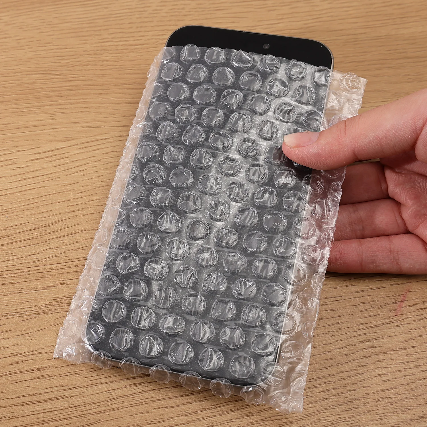 Thickening Shockproof Bubble Cushion Bubble Mailers Multipurpose Transparent Protective Bags for Shipping Packing Storage Moving view 3