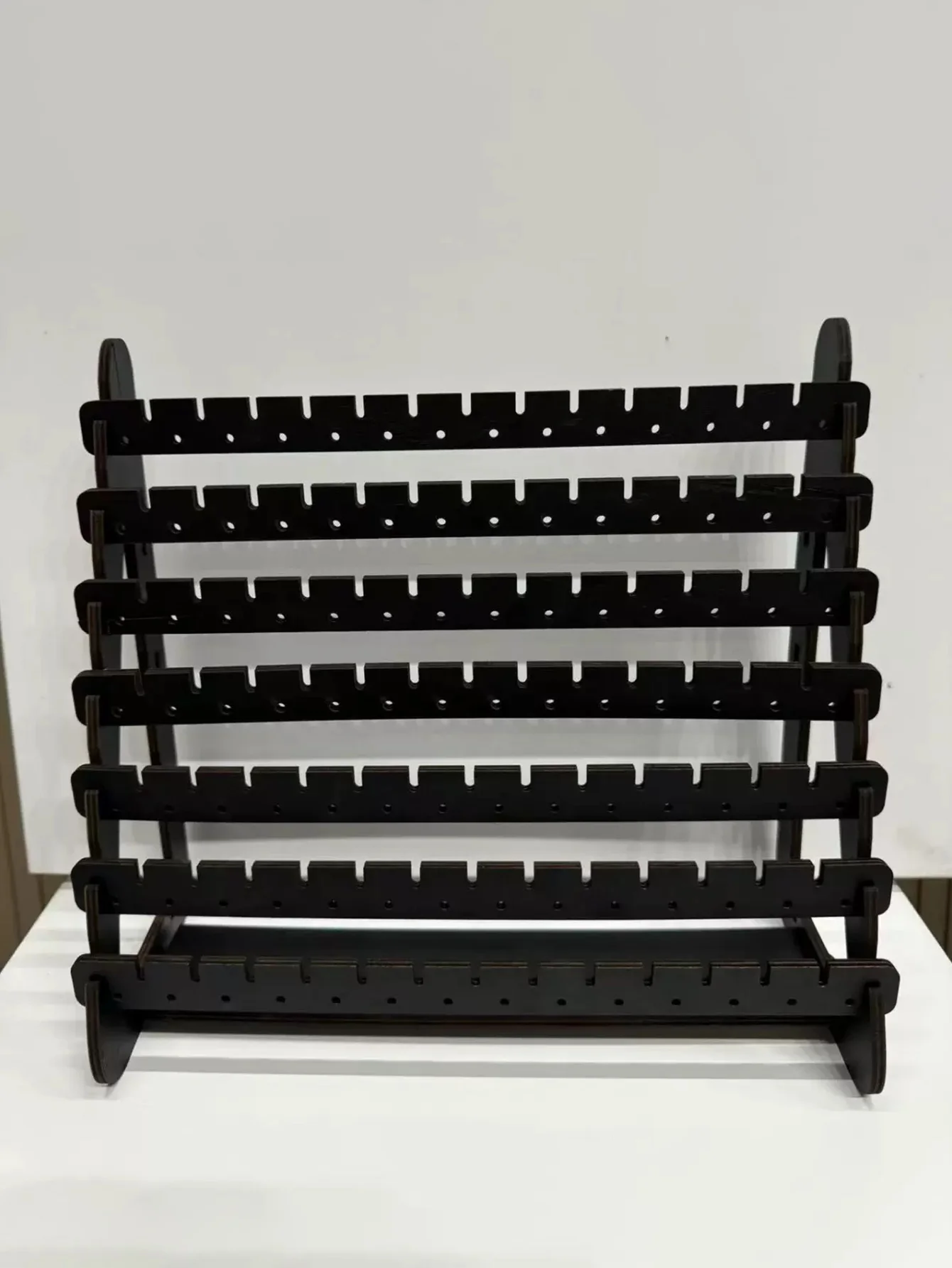 حامل أقراط خشبي متعدد الطبقات، منظم تخزين المجوهرات عالي السعة، رف عرض لغرفة المعيشة المنزلية وغرفة النوم