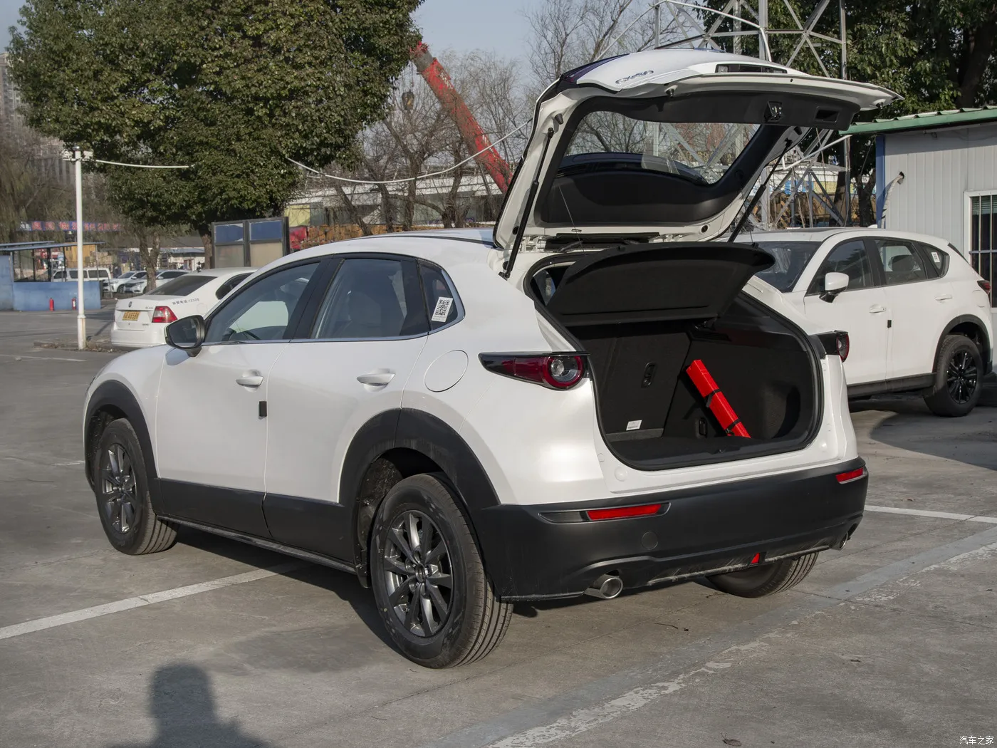 

2 шт. стойки задней двери для 2019-2023 2024 2025 Mazda CX-30 CX30 DM задняя дверь багажника газовые пружинные стойки амортизатор опора подъемная опора