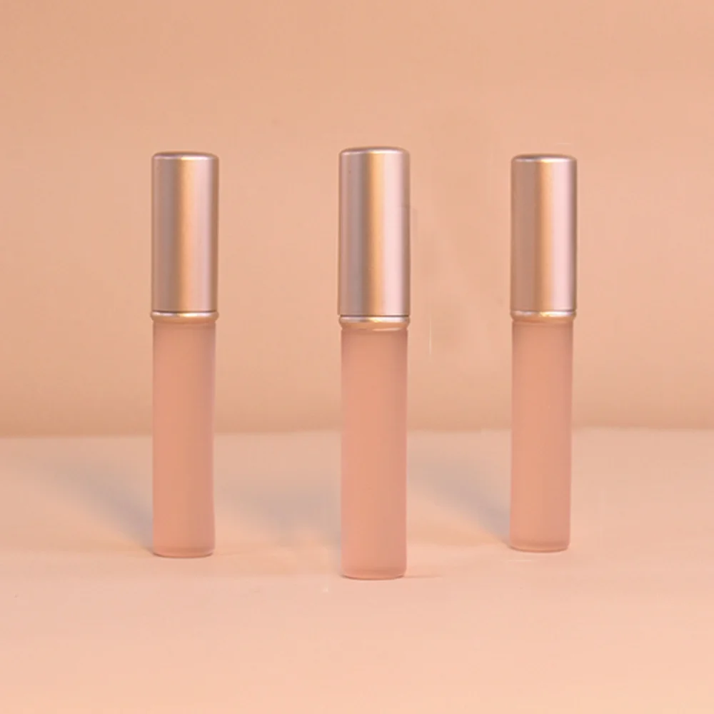 Soft Round Head Lip Brush Silicone with Protect Cap Lipstick Smudge Brush No Lip Lines Smooth Concealer Brush Makeup Brush