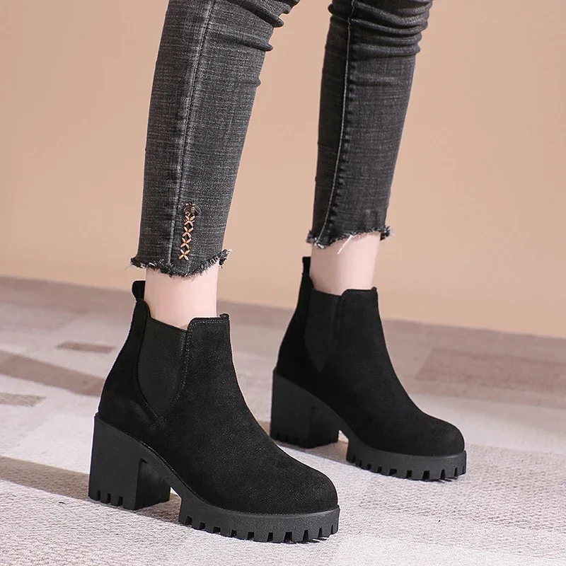 New Winter Casual and Comfortable Thick-soled Round-toe Black Sexy Elegant Warm Square-heeled Short Boots for Women 2024