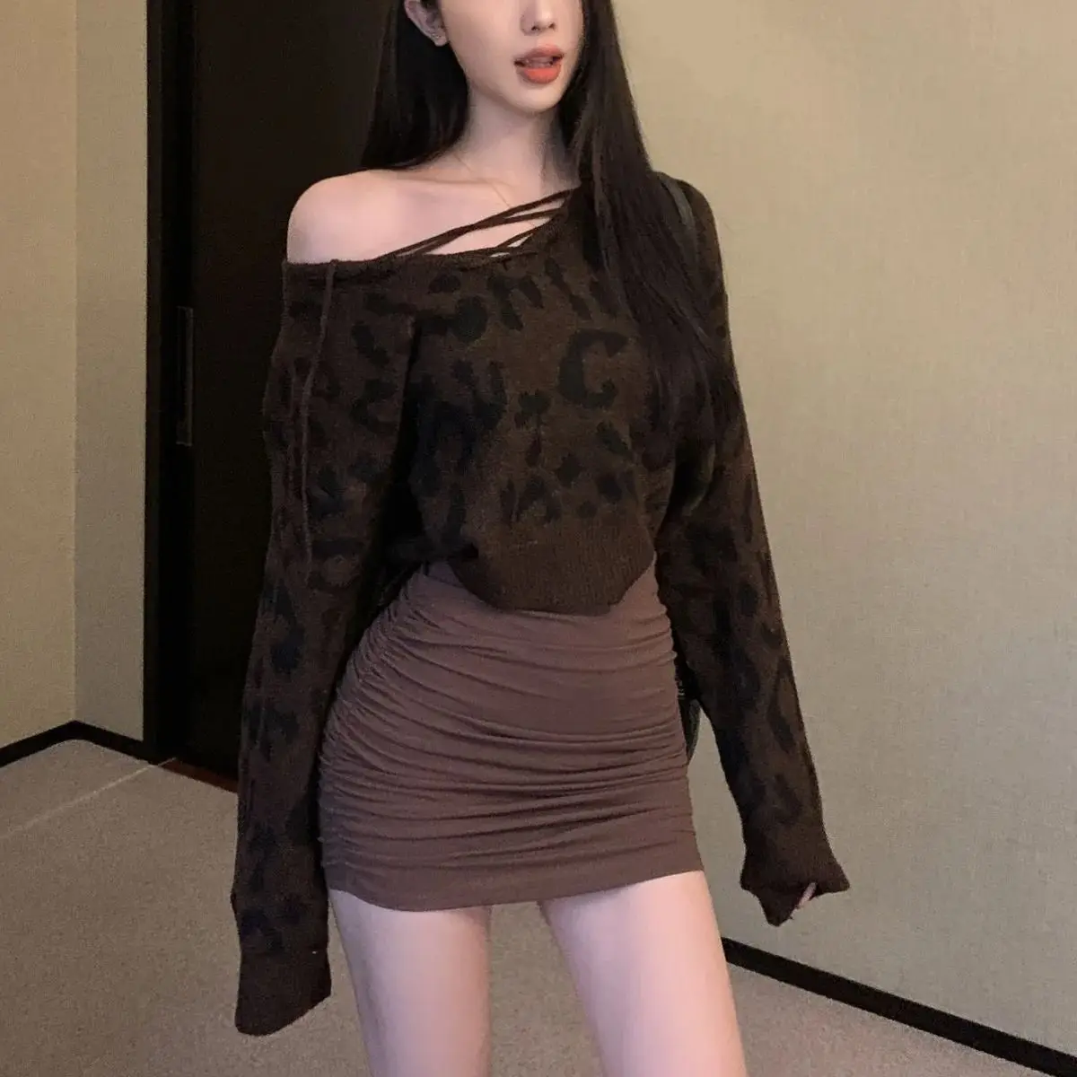 Autumn and winter fashionable and personalized leopard print cocoa string design soft waxy sweater + hip-covering slim skirt sui