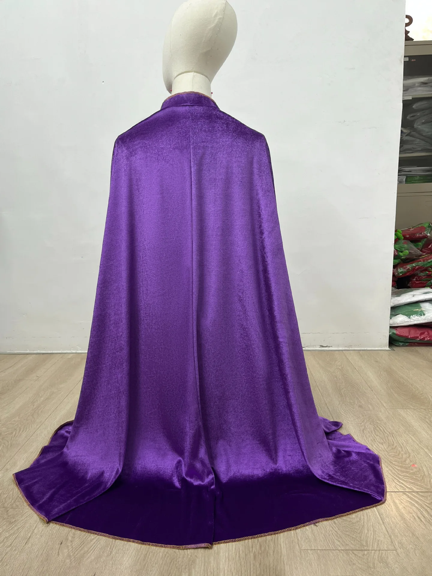 Kaiserumhang-Kostüm König Königin Prinzessin Damen Herren Halloween Renaissance Goldverzierte Samt-Hochzeits-Mittelalter-Outfit Braut Mädchen – Detail 12