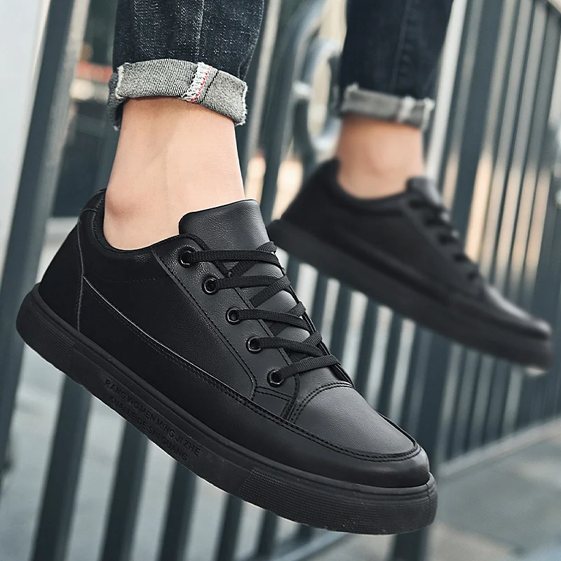 Men\'s casual sports shoes, new lace up and versatile leather black shoes, student comfortable sports, oversized vulcanized shoes