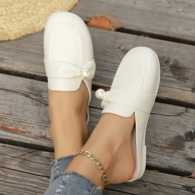 

Лето 2023, новые женские тапочки с закрытым носком, жемчужные уличные тапочки высокого качества на низком каблуке для повседневного повседневного использования, сандалии с горячей распродажей