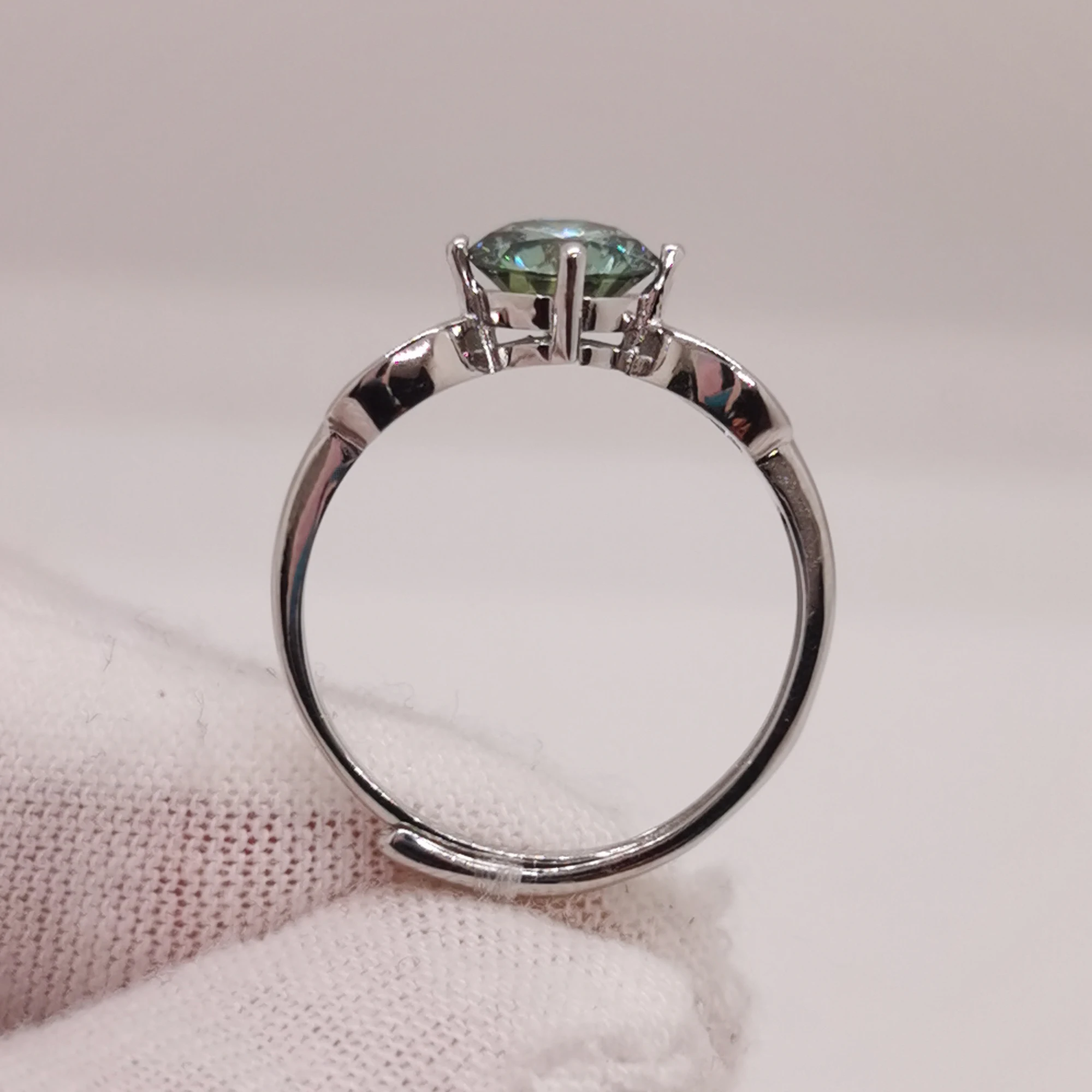 VVS Grade Green Moissanite Ring 1ct 6.5mm Moissanite Silver Ring for Daily Wear Can Pass Diamond Testing