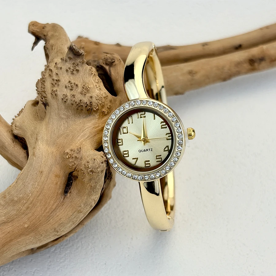 Chic Circular Bracelet Watch with Diamonds for Ladies – Exquisite Blend of Style and Glamour
